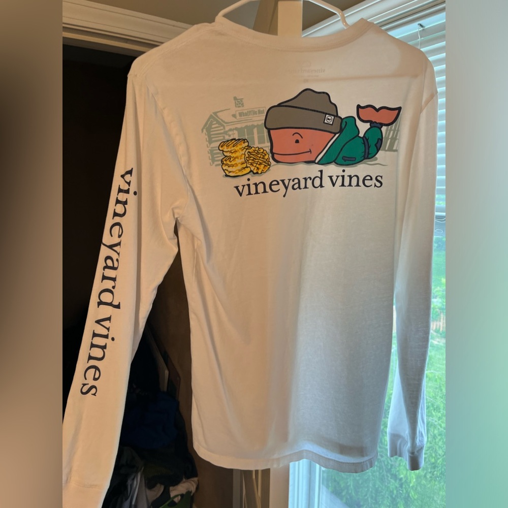 Vineyard Vines white long sleeve t shirt